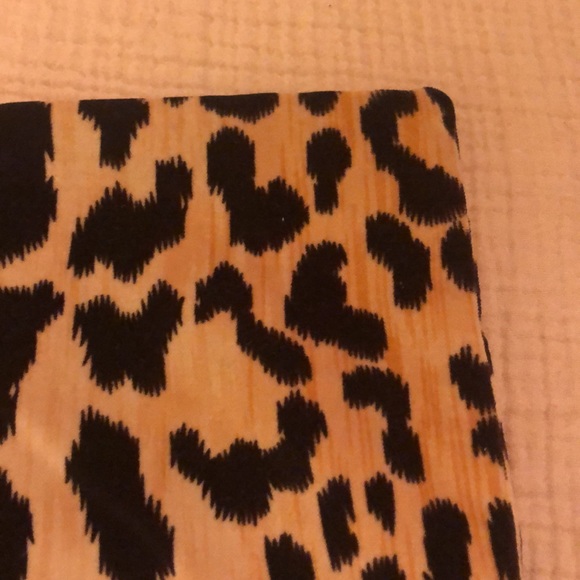 A pair of 20 x 20 pillows - Picture 5 of 9